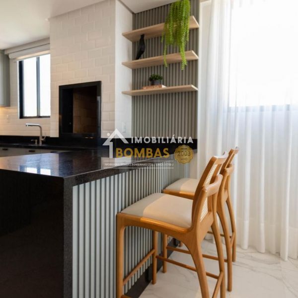 Apartamento 2 Dormitorios com piscina