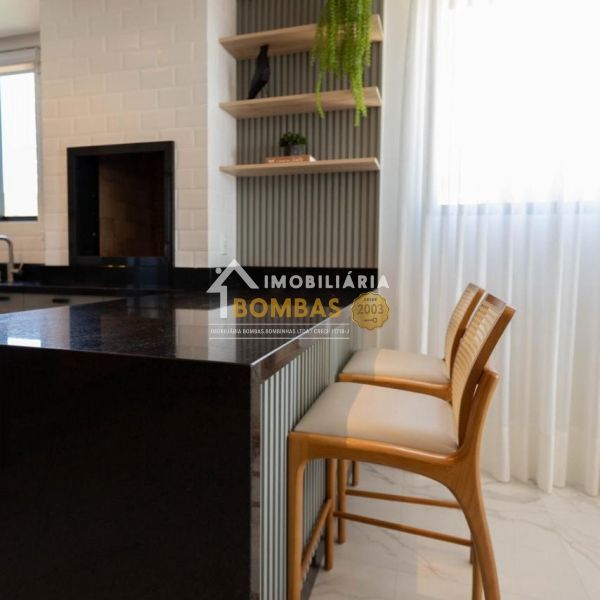 Apartamento 2 Dormitorios com piscina