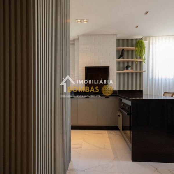 Apartamento 2 Dormitorios com piscina
