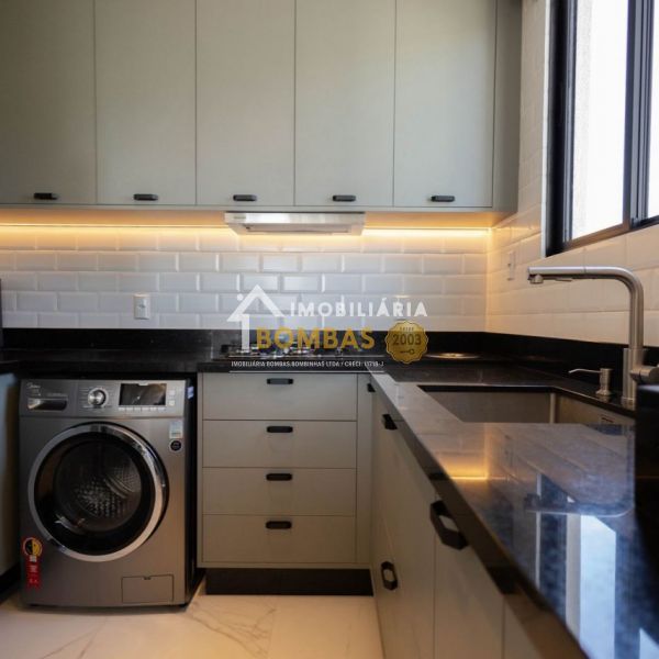 Apartamento 2 Dormitorios com piscina