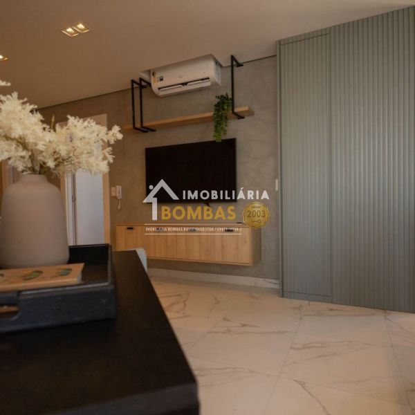 Apartamento 2 Dormitorios com piscina