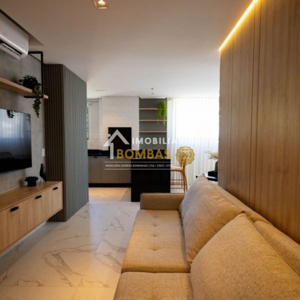 Apartamento 2 Dormitorios com piscina