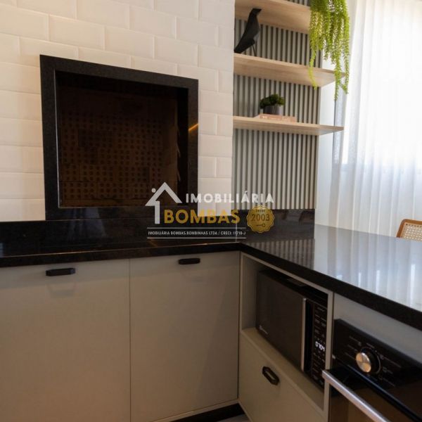 Apartamento 2 Dormitorios com piscina