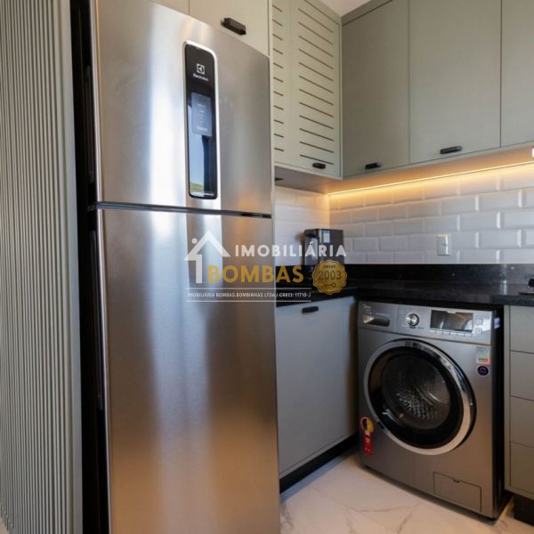 Apartamento 2 Dormitorios com piscina