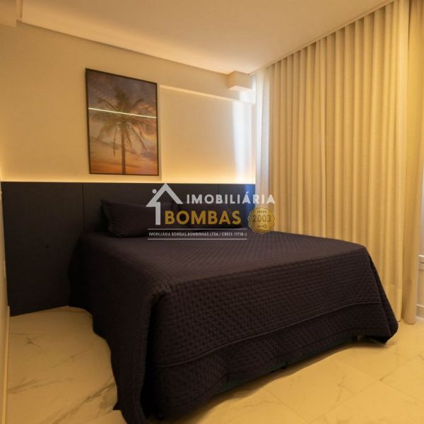 Apartamento 2 Dormitorios com piscina