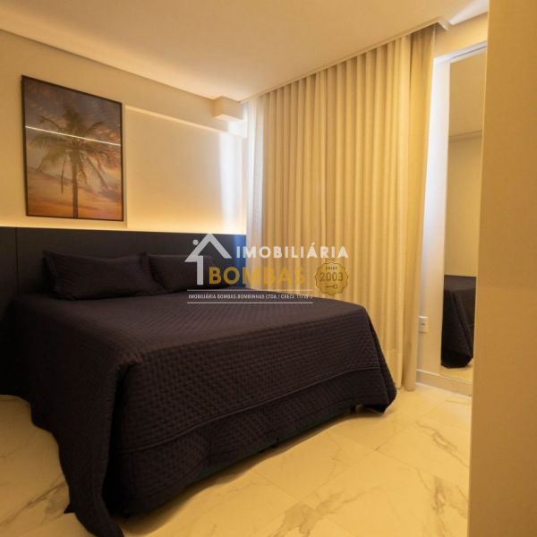Apartamento 2 Dormitorios com piscina