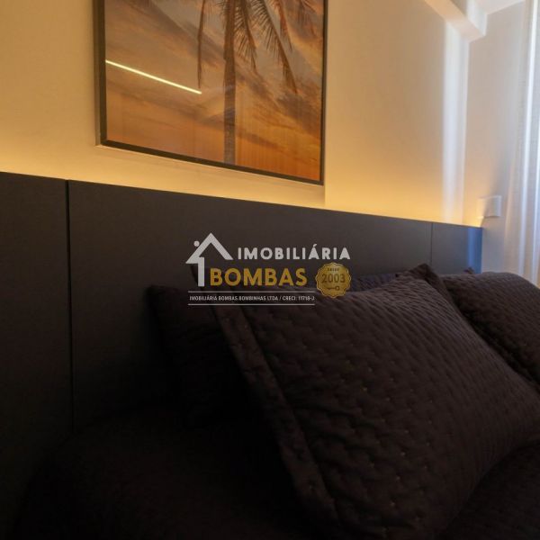 Apartamento 2 Dormitorios com piscina