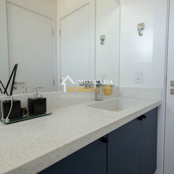 Apartamento 2 Dormitorios com piscina