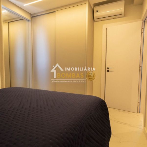 Apartamento 2 Dormitorios com piscina