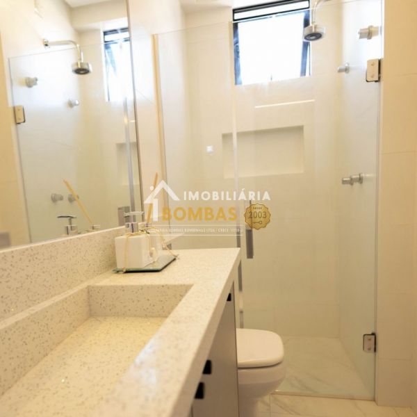 Apartamento 2 Dormitorios com piscina
