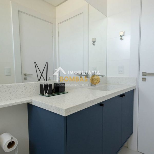 Apartamento 2 Dormitorios com piscina
