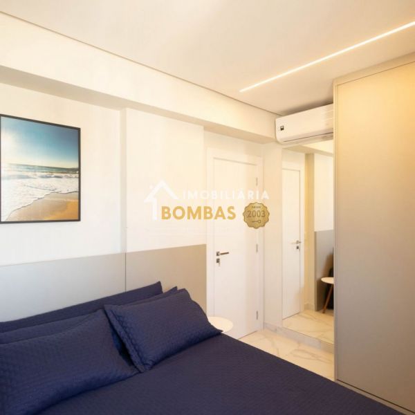 Apartamento 2 Dormitorios com piscina