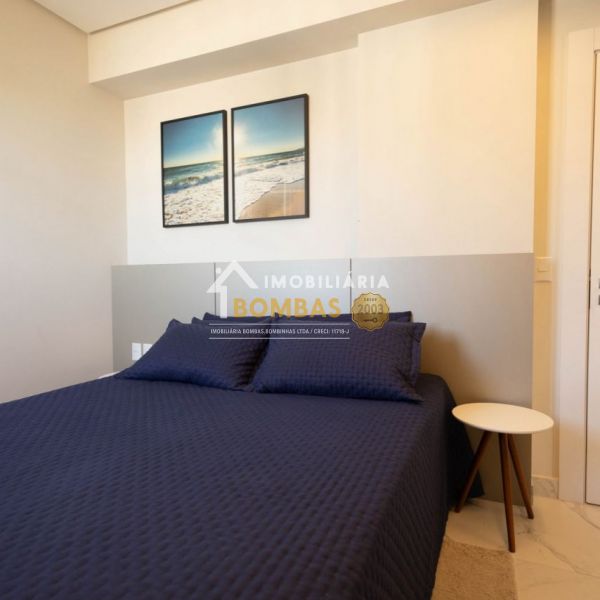 Apartamento 2 Dormitorios com piscina