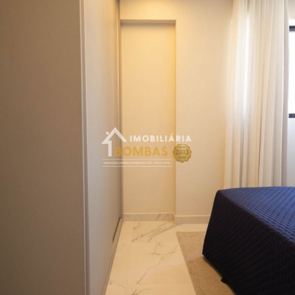 Apartamento 2 Dormitorios com piscina