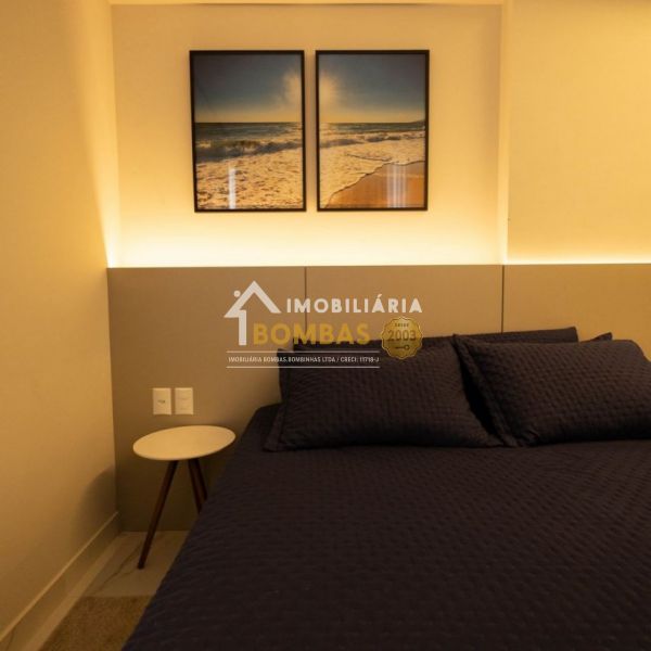 Apartamento 2 Dormitorios com piscina