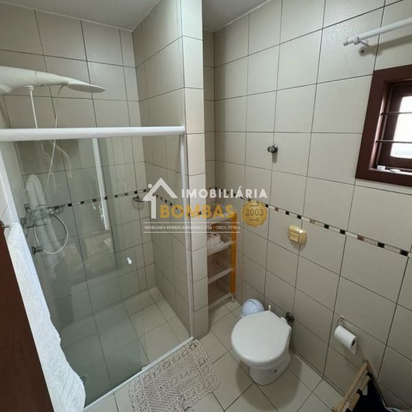 CASA GEMINADA EM BOMBAS COM PISCINA 3 DORMIT�RIOS