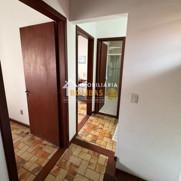 CASA GEMINADA EM BOMBAS COM PISCINA 3 DORMIT�RIOS