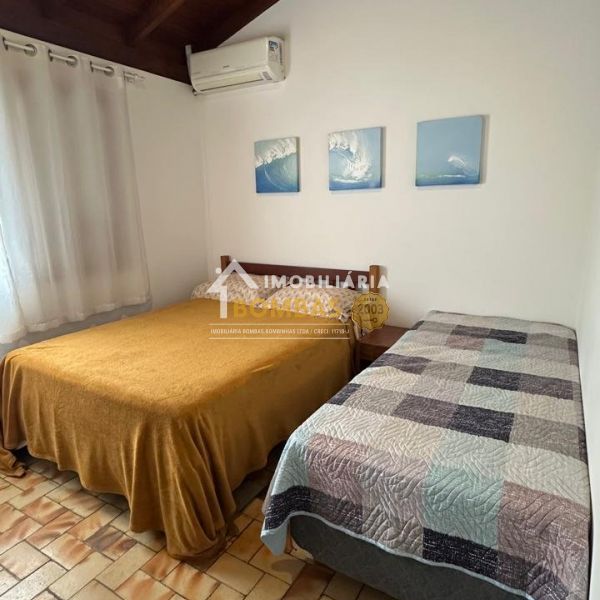 CASA GEMINADA EM BOMBAS COM PISCINA 3 DORMIT�RIOS