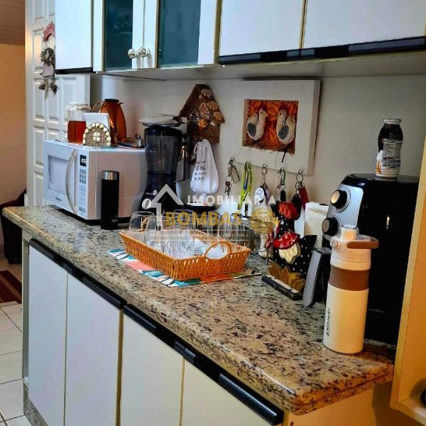 SOBRADO A VENDA EM BOMBAS 2 DORMIT�RIOS 2 VAGAS DE