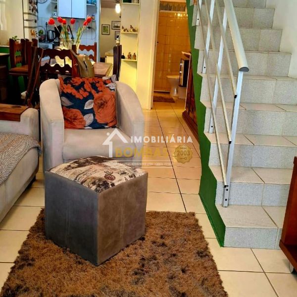 SOBRADO A VENDA EM BOMBAS 2 DORMIT�RIOS 2 VAGAS DE