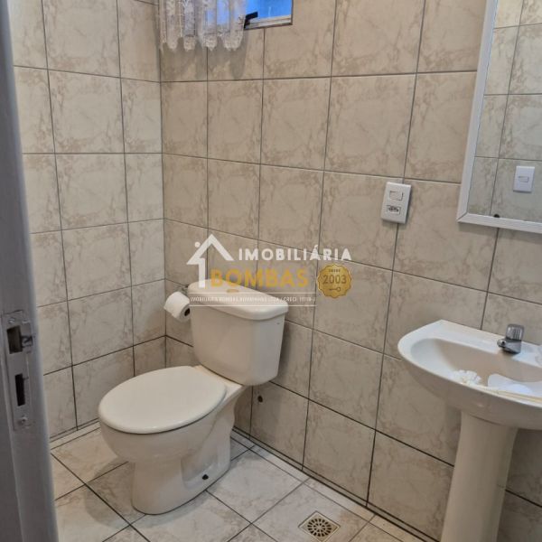 APART(01) EM BOMBAS 3 DORM 100 METROS DO MAR