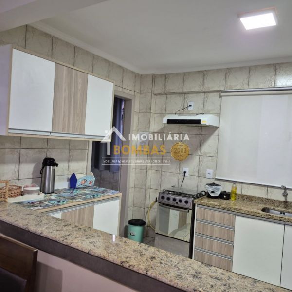 APART(01) EM BOMBAS 3 DORM 100 METROS DO MAR