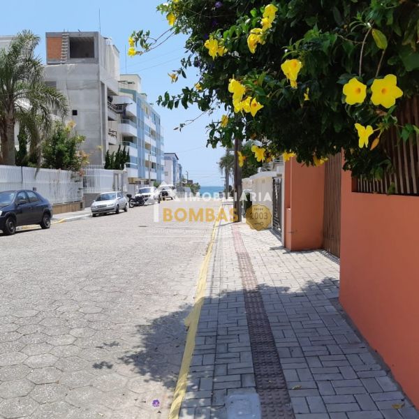 APARTAMENTO 1 e 2. DE 2 DORMIT�RIOS EM BOMBAS