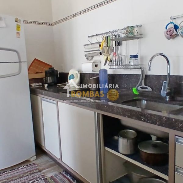 CASA DE 3 DORMIT�RIOS 3 VAGAS DE GARAGEM EM BOMBAS