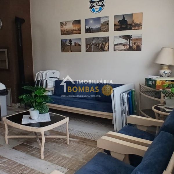 CASA DE 3 DORMIT�RIOS 3 VAGAS DE GARAGEM EM BOMBAS