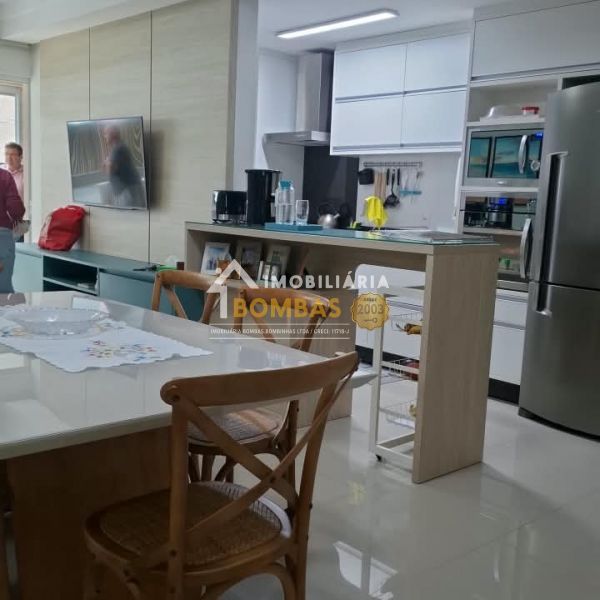3 Dormit�rios, Mobiliado e 100m Mar de Bombas