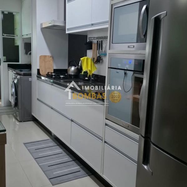 3 Dormit�rios, Mobiliado e 100m Mar de Bombas