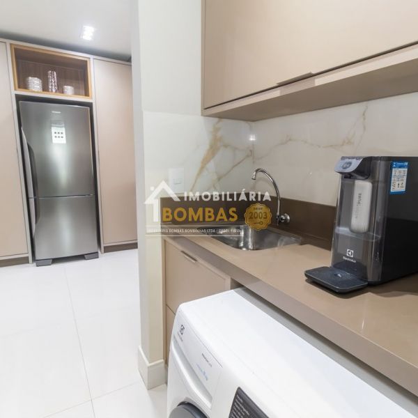 Cobertura 200m praia de Bombas com 2 Hidromassagen