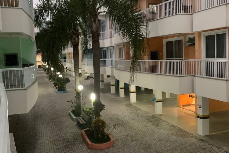 Apartamento em Bombas 2 Dormit�rios e 2 vagas