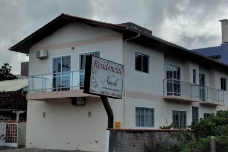 4 APARTAMENTOS, SENDO 3 DE 2 DORM, E 1 APTO 1 DORM