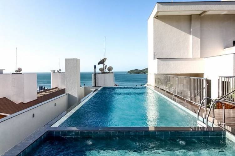 FLAT NO CENTRO DE BOMBINHAS 1 VAGA DE GARAGEM