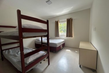 CASA EM BOMBAS 2 DORM. 3 VAGAS DE GARAGEM