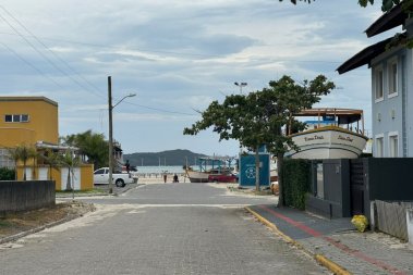 CASA NO ZIMBROS 4 DORMIT�RIOS 3 VAGAS DE CARROS