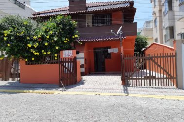 APARTAMENTO 1 e 2. DE 2 DORMIT�RIOS EM BOMBAS
